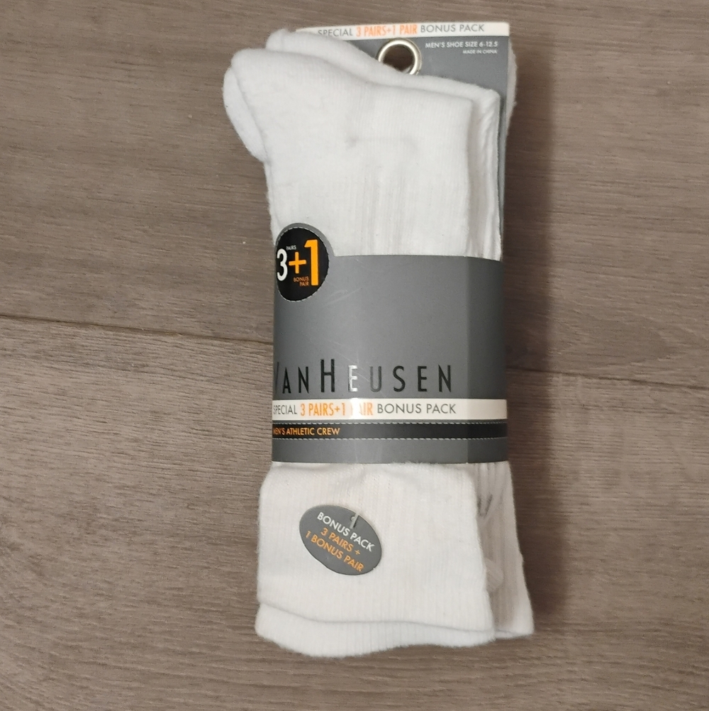 NEW Van Heusen Mens Polyester Blend Crew Socks 4 Pairs